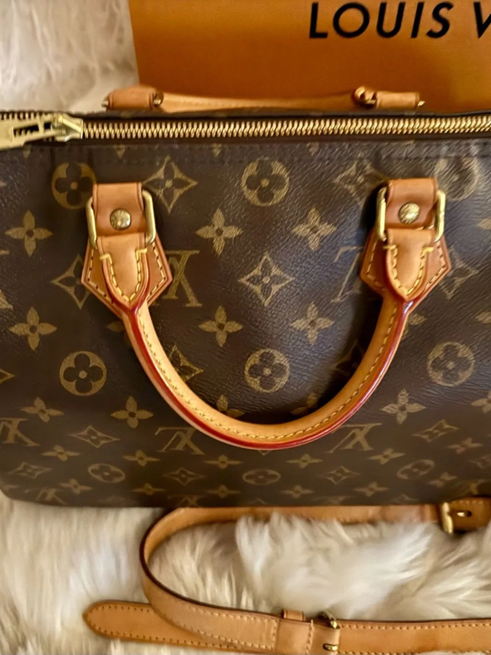 Authenic vlLouis Vuitton Monogram Speedy 30
Bandolier - Picture 2 of 11